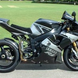 r1black_m.jpg