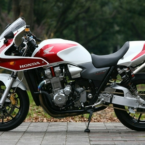 cb1300rr02_l.jpg