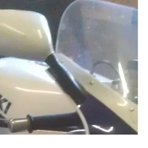 Gezocht: Linker spiegel suzuki gsxr-750L 1990-1991