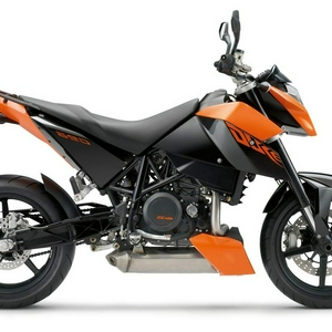 KTM  690 Duke 08.jpg
