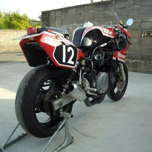 suzuki-gs-1000-r-replica-3.jpg
