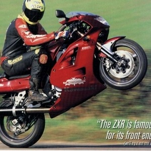 ZXR400_Wheelie.jpg