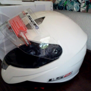 Hele mooie Glossy White helm (LS2)