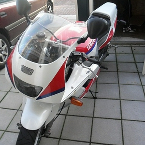 fzr 1.jpg