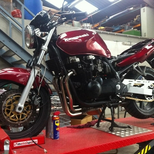 Kawasaki zr7