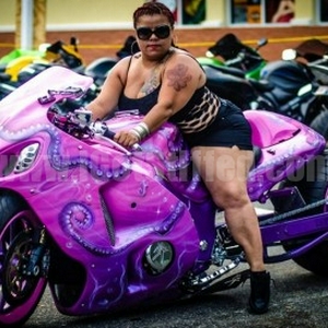 ghetto-woman-during-black-bike-week1-400x273.jpg