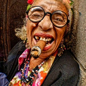 Cigar_Woman_Havana.jpg