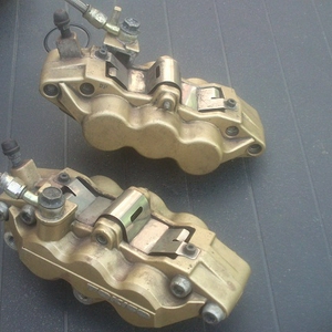 GSX1400 Tokico Remklauwen