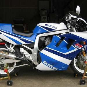 suzuki-gsxr-1100-1991-3.jpg