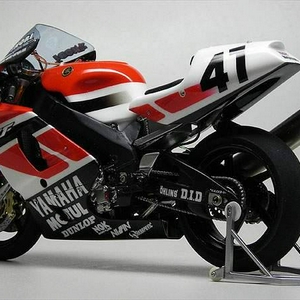 Kleuren Bulldog Yamaha team.jpg