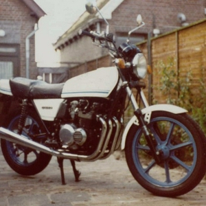 Z400J1.jpg