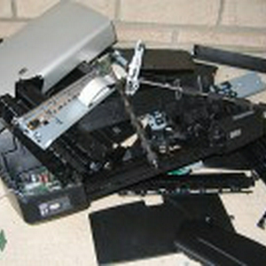 Printer-kapot-gegooid-200x131.jpg
