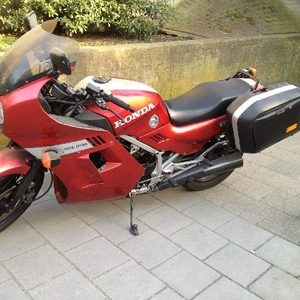 VF1000F2 rood.jpg