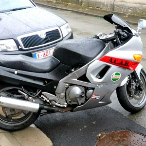 zzr004