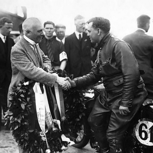 piet-v-wijngaarden-tt-assen-1930-500-norton.jpg