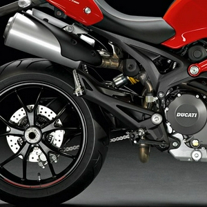 2011-Ducati-Monster796c.jpg