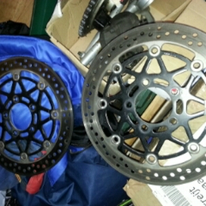 gsxr 1000 k1-k4 remschijven misschien ook 750 en 600