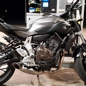 Yamaha MT-07 met  Akrapovic Titanium