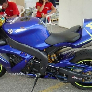 Yamaha-R1-04-Rossi.jpg