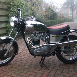 2009_1108BonnevilleTriumph0014.JPG