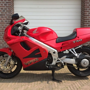VFR 750 RC36II (1996) Ombouwproject! #Jongenmethettuinhuisje