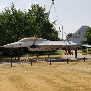 f16-1.jpg