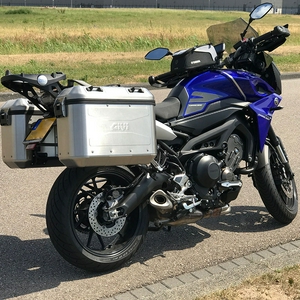 Tracer 900 Zijaanzicht-s.jpg