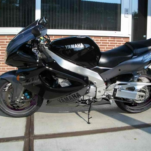 yamaha-yzf zwart01.JPG