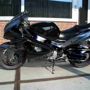 yamaha-yzf1000-97-bikepics-188779.j