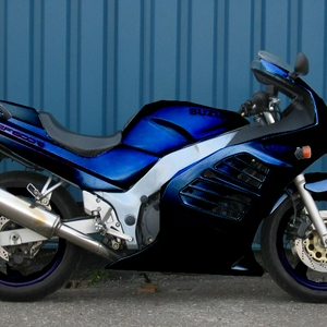suzuki zwart 002 banden.jpg