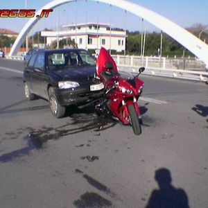 R1 2004 crashed3.jpg