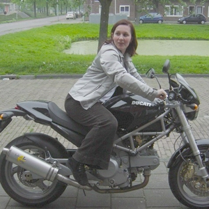 danielle op de duc 001.jpg