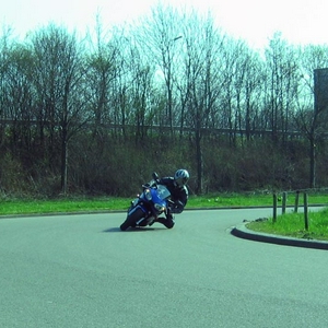 kneedown_erik.jpg