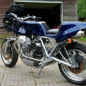 guzzi blauw.jpg