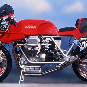 guzzi rood.jpg