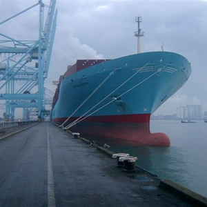 Voor zijde boot Arthur Maersk.jpg