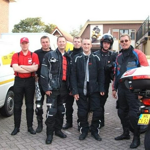 Groepsfoto (Small) (Medium).jpg