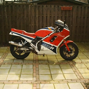 vf1000r4.jpg