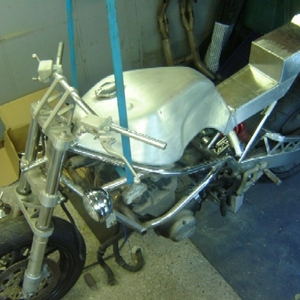 1100R boven forum.JPG