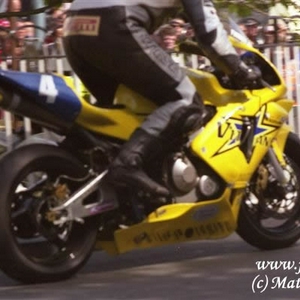 TT_2005_Ballaugh-Bridge_08_05_06_50