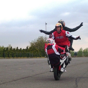 3 man op moto.jpg