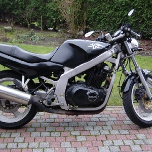 gs500e_zwart.jpg