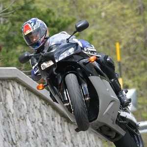 Honda-CBR-1000RR-wheelie-01.jpg