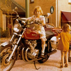 SuzukiGS750-Tilly-Lia-1977-a.jpg