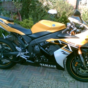 Yamaha R1.jpg