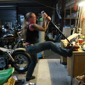 Making-of-the-sissybar-twee.jpg