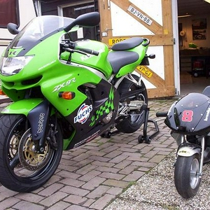 ZX9R & mini.JPG