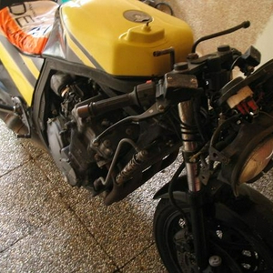 sloop gsx-r 750 002.JPG