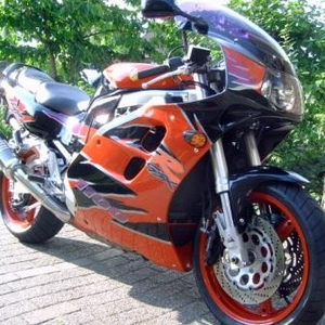 Suzuki 1100 zijkant.JPG