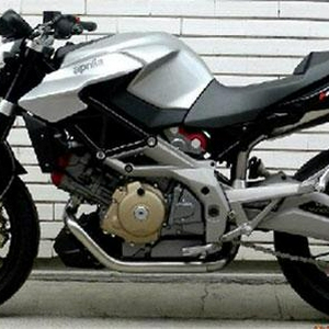 Aprilia_750_Tuono.jpg